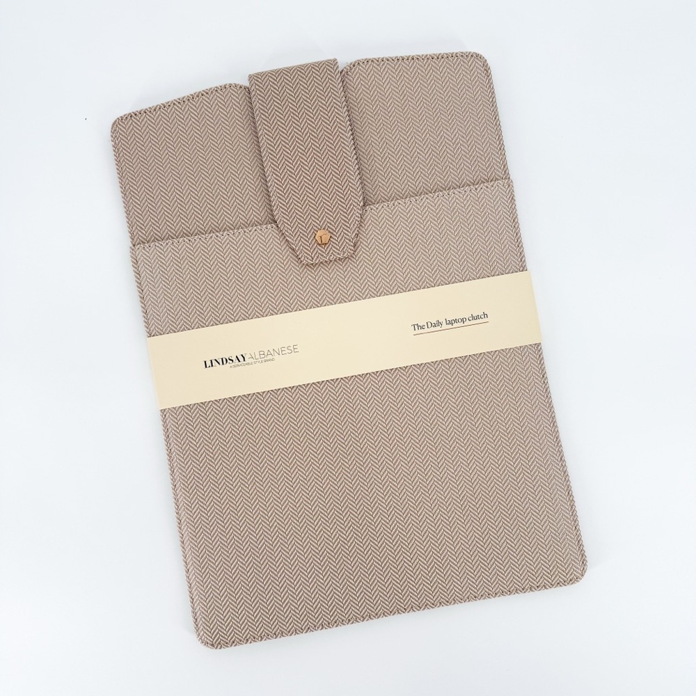 NEW Lindsay Albanese Limited Edition Daily Laptop Clutch Sleeve Herringbone